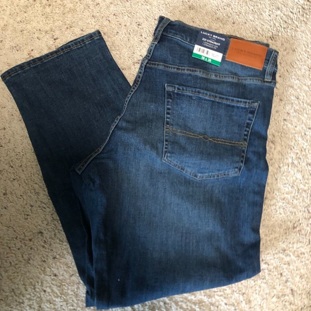Lucky Brand Men’s 410 Jean   Size 38  x 32